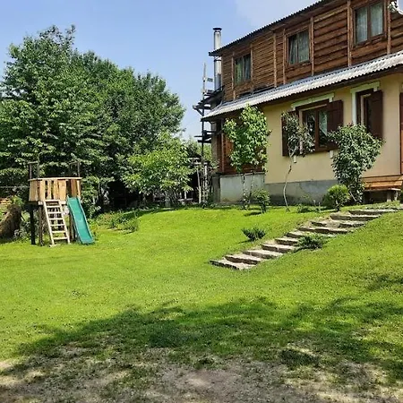 Arnika Guest house Tatariv